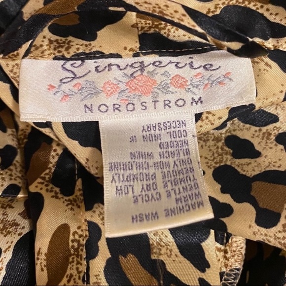 Vintage Nordstrom Lingerie Leopard Robe - Picture 11 of 13